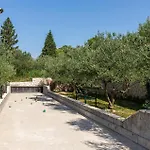 Two-bedroom In بيت للعطل