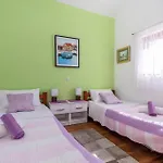 بيت للعطل Two-bedroom In Desne