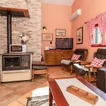 Two-bedroom In بيت للعطل Desne