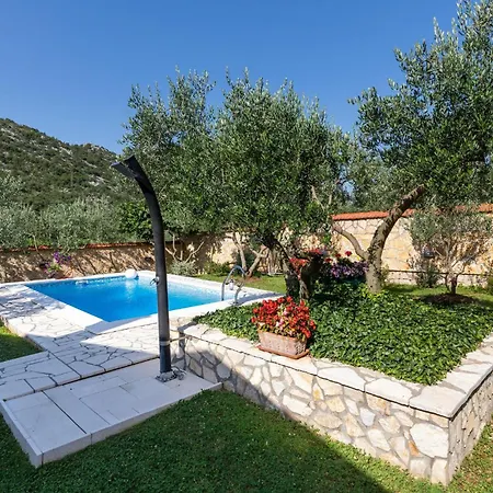 Two-bedroom In Desne Semesterbostad Desne