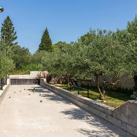 Two-bedroom In Desne Semesterbostad