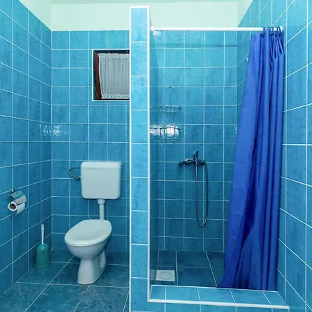 Two-bedroom In Desne Semesterbostad *