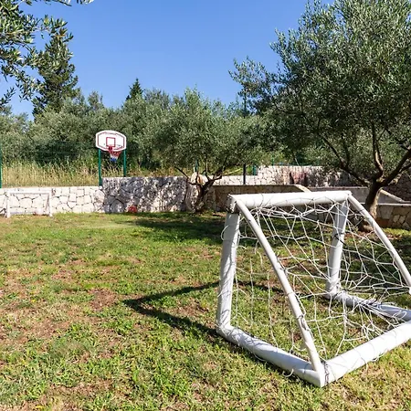 Two-bedroom In Desne Vakantiehuis *