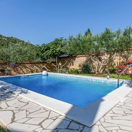 Vakantiehuis Two-bedroom In Desne