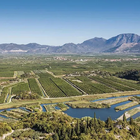 Vakantiehuis Two-bedroom In Desne *